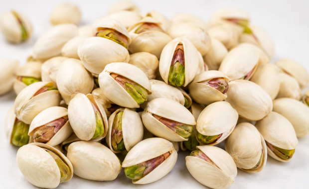 Kacang Pistachio yang Populer sebagai Oleh-Oleh Timur Tengah